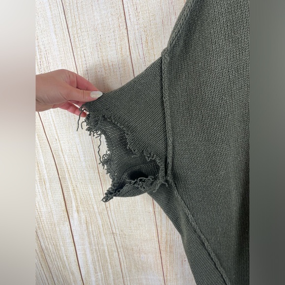 R13 Men’s Italian Yarn Oversized Short- Sleeve Sweater - Picture 4 of 9